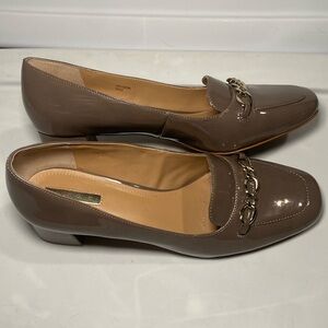 Tahari Mason Patent Leather Taupe Block Heel Dress Shoe